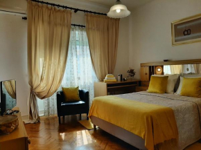 Отель Mary Apartments  Алмада